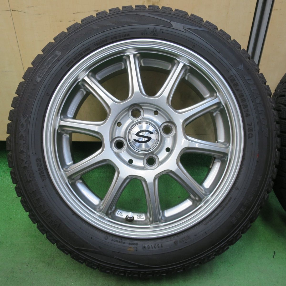 スタッドレス