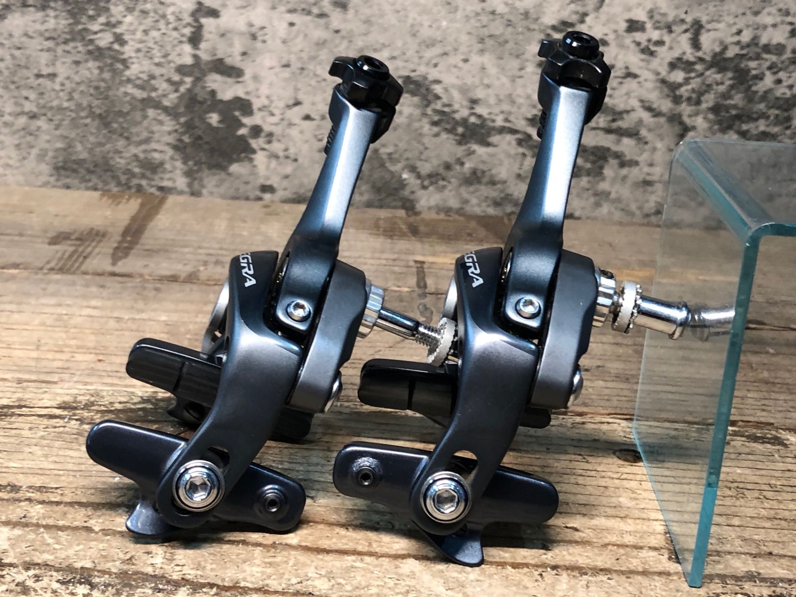 美品　シマノ アルテグラ BR-6700 キャリパーブレーキ前後セット Amazon.co.jp: SHIMANO(シマノ) アルテグラ キャリパーブレーキ