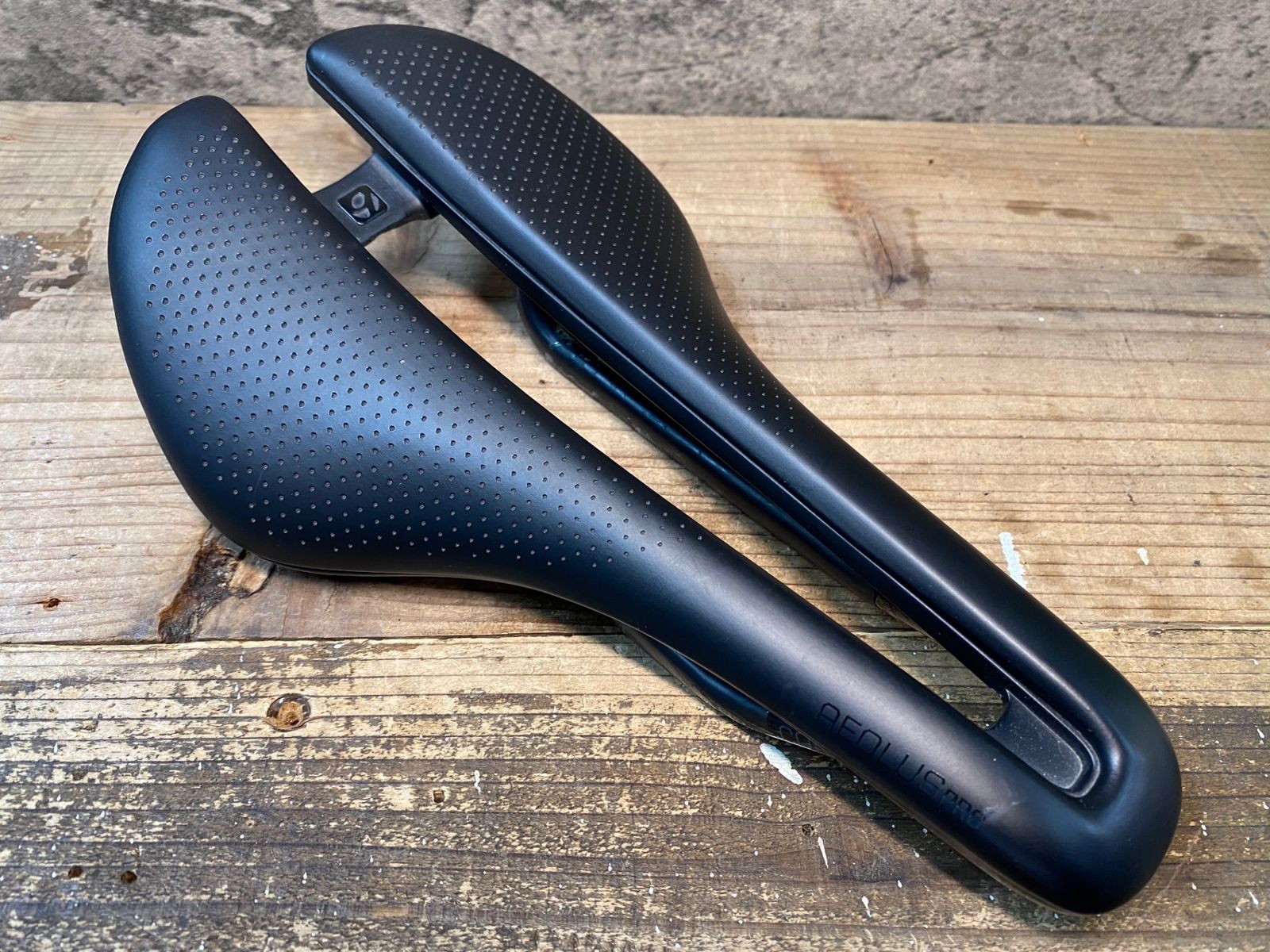 IT831 ボントレガー BONTRAGER AEOLUS PRO サドル 黒 145mm CARBONレール 加工品 クリア剥がれ大のためジャンク
