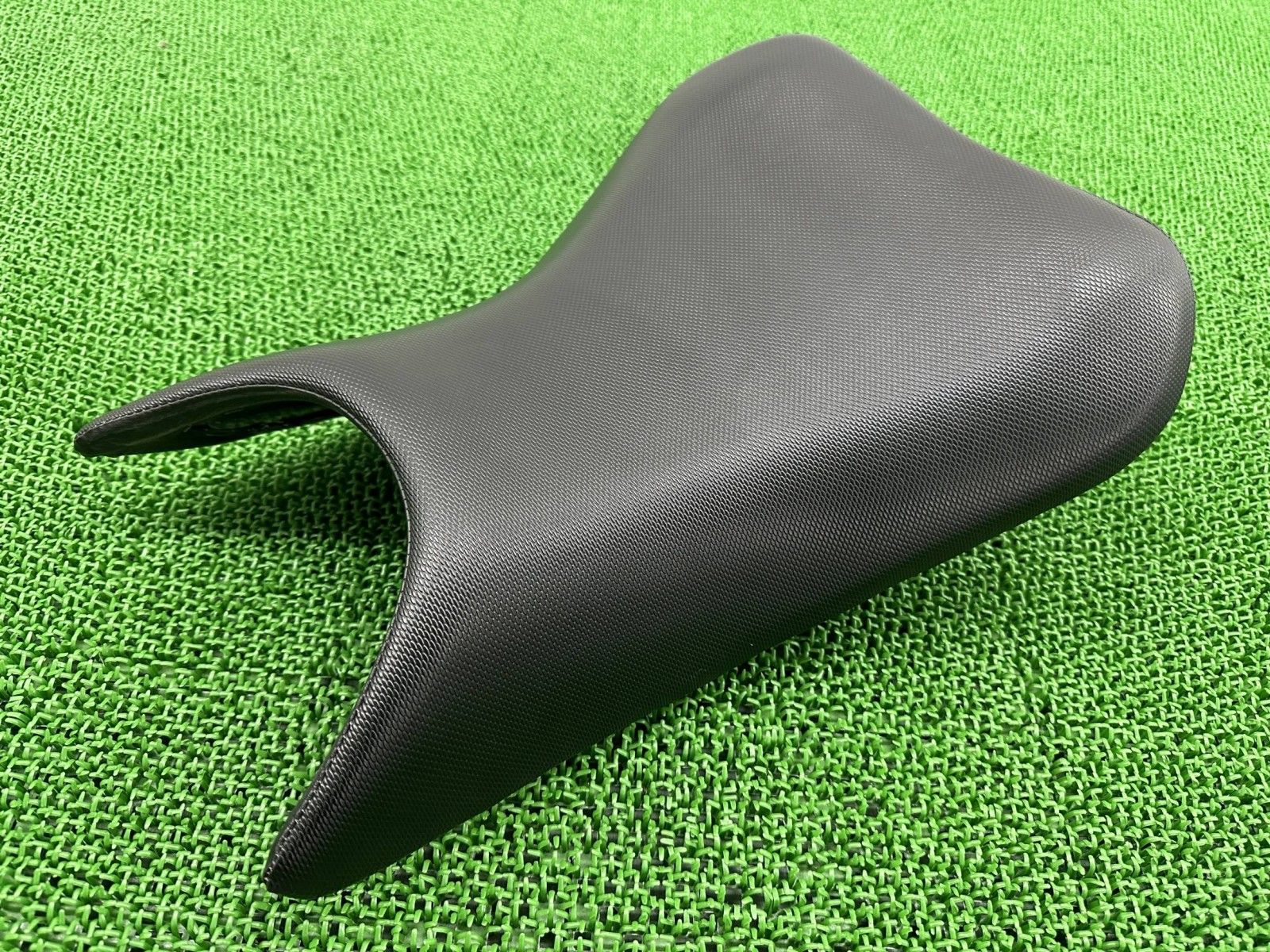 GSX250R フロントシート 20K00 スズキ 純正 バイク 部品 DN11A メインシート コンディション良好 破れ無し 車検 Genuine mW