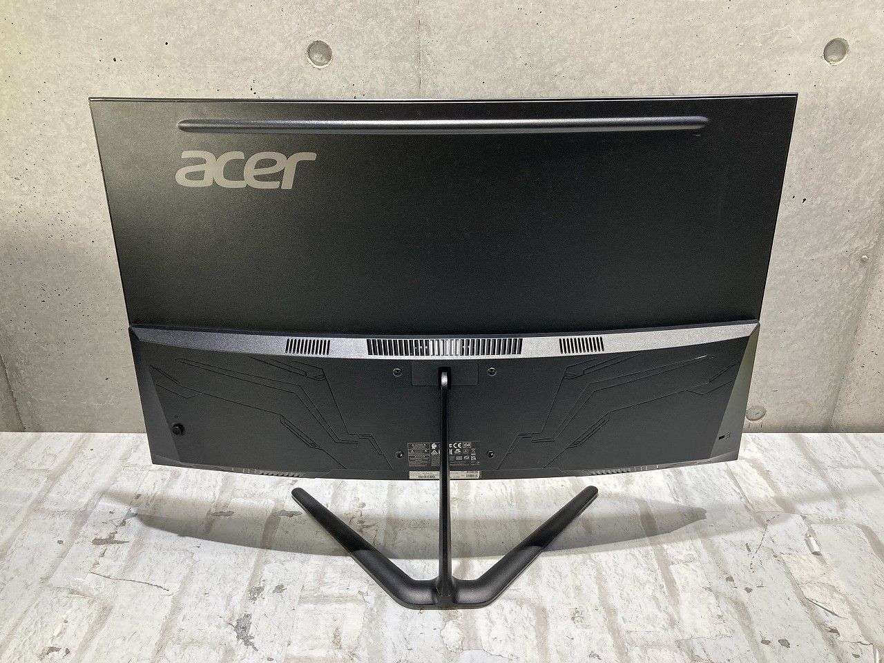 31.5インチ フルHD