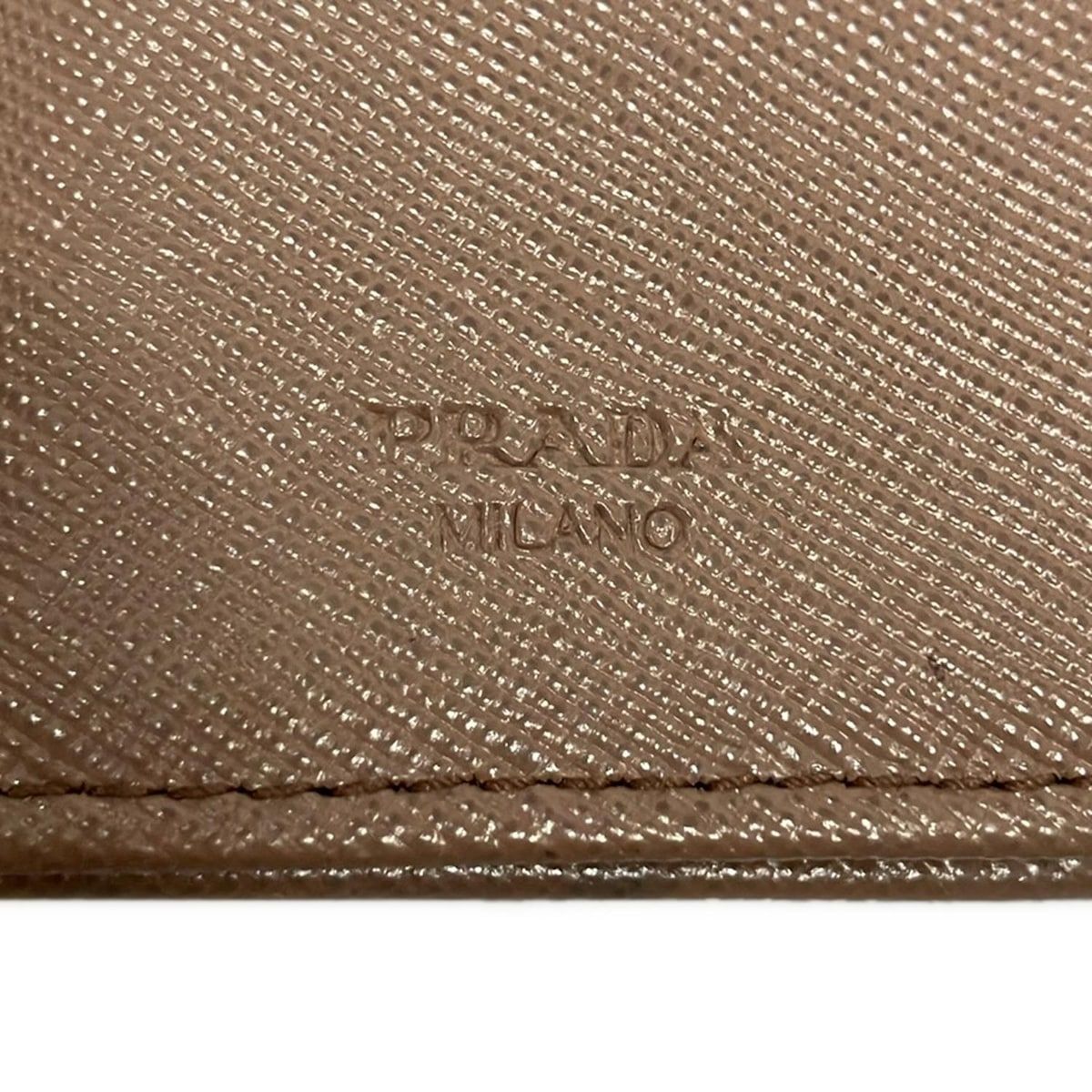 PRADA(プラダ) 名刺入れ - ベージュ レザー - メルカリ