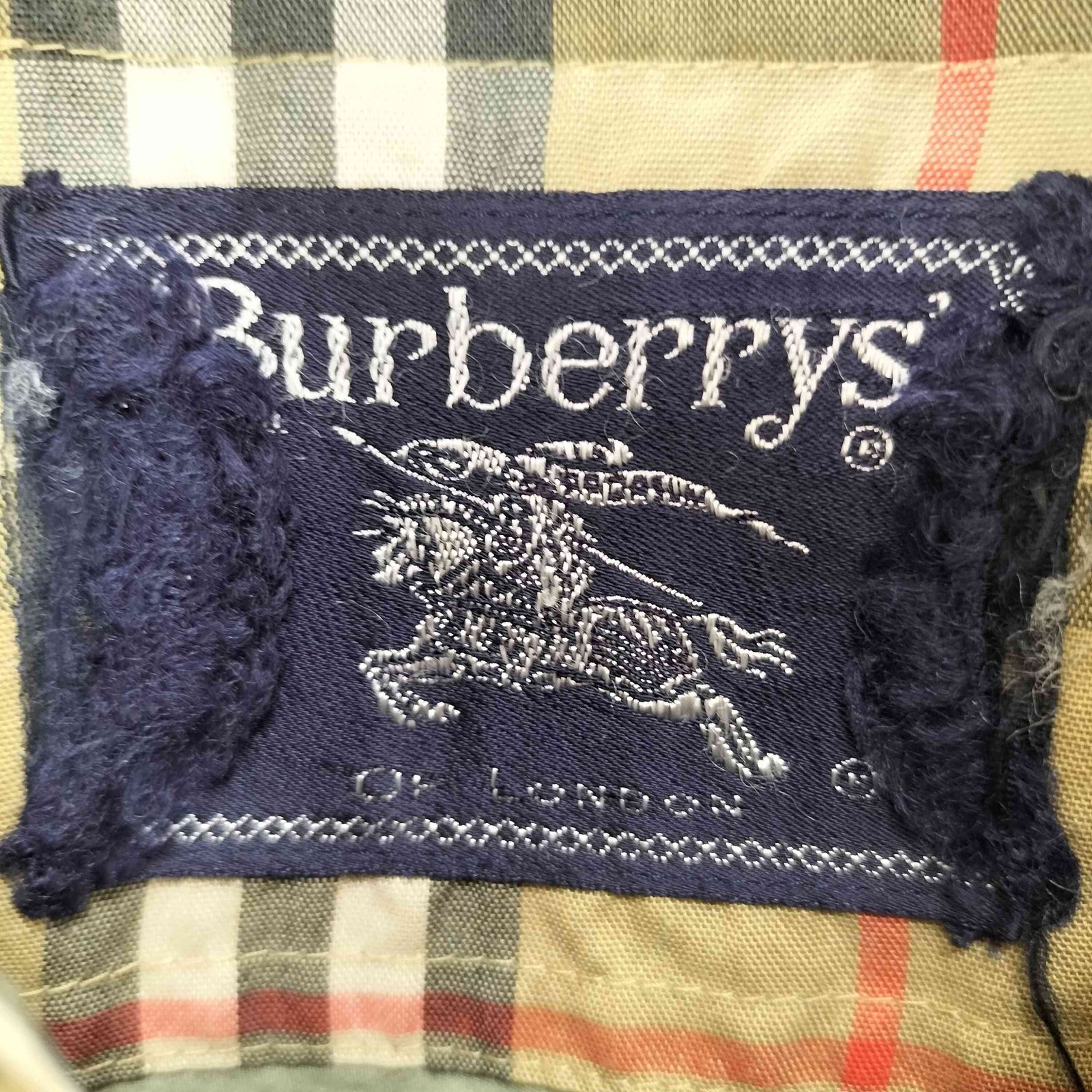 BURBERRYS(バーバリーズ) 70-80S 裏地 ノバチェック 比翼 ジップアップ フィールド ジャ 中古 古着 0927 バーバリーズ BURBERRYS 70-80S 裏地 ノバチェック 比翼 ジップ