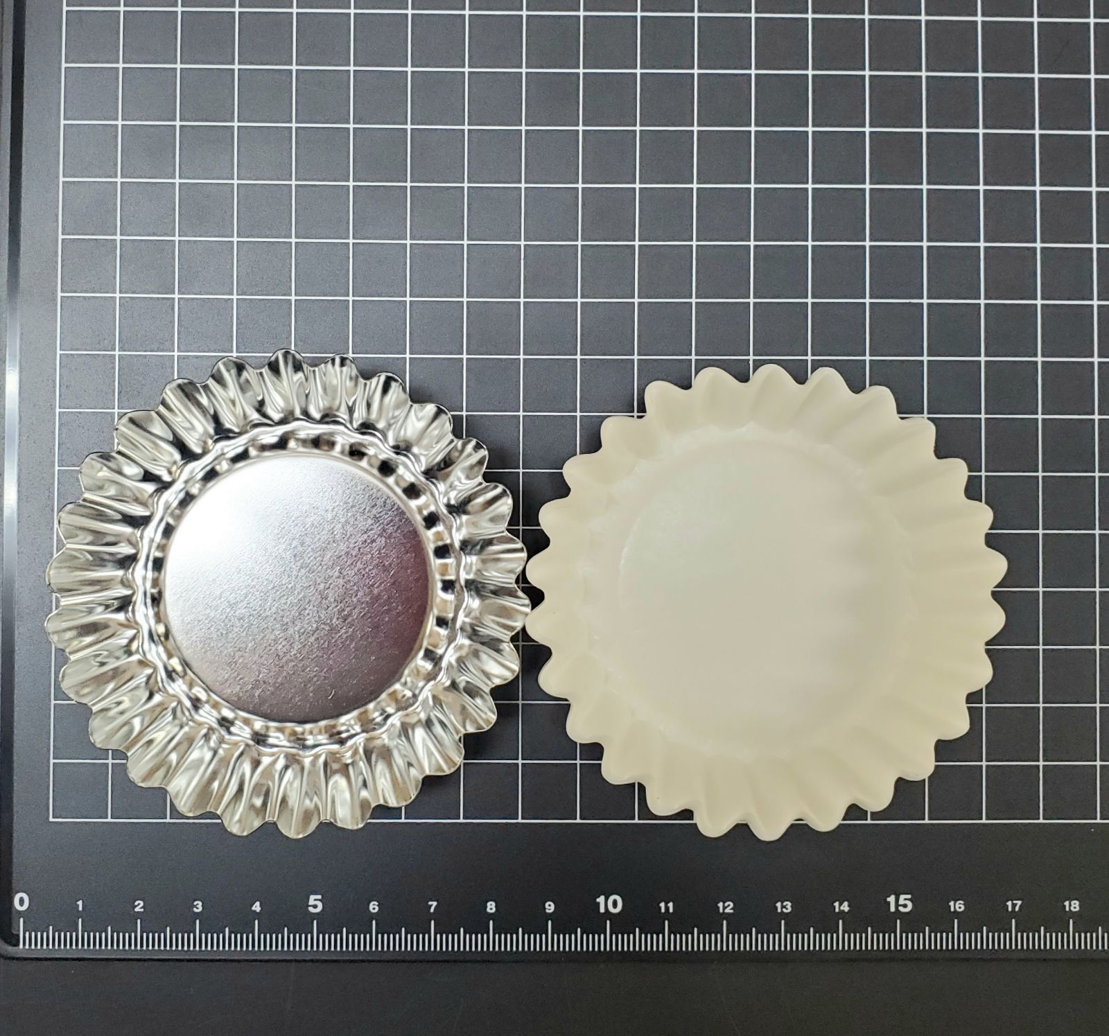 マドレーヌ型 13個とグラシン1000枚 おもいだす