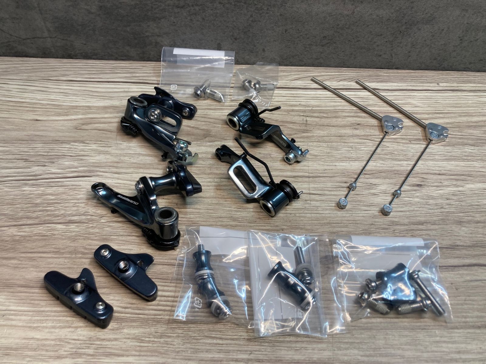 IZ682 シマノ SHIMANO BR-CX70 カンチブレーキ 前後セット