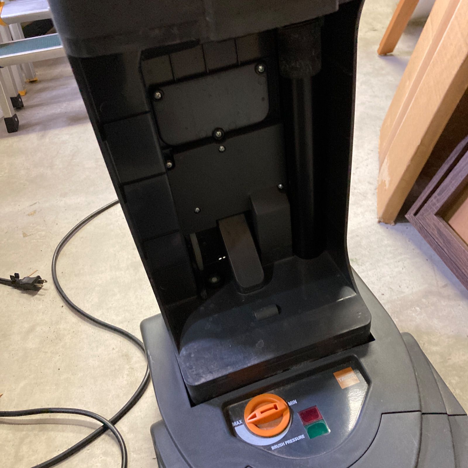 シーバイエス 自動床洗浄機 TASKI Swingo150 スウィンゴ150