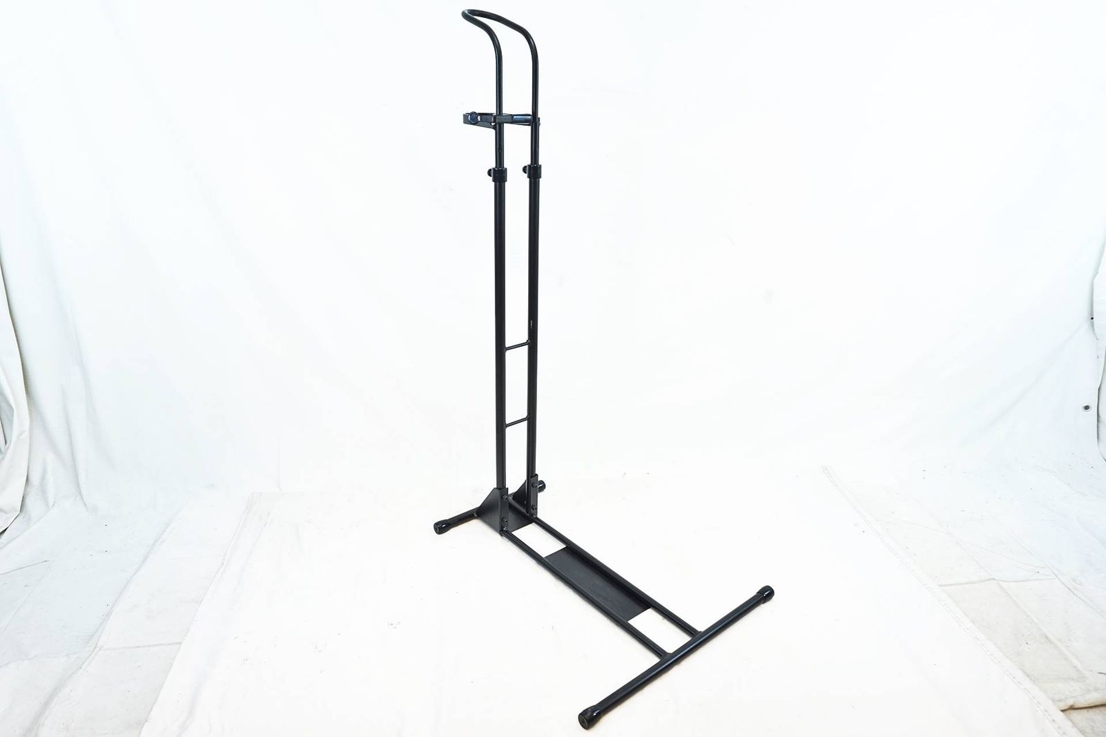 IWA 「イワ」 A01V SPECIAL ディスプレイスタンド / バイチャリ有明店