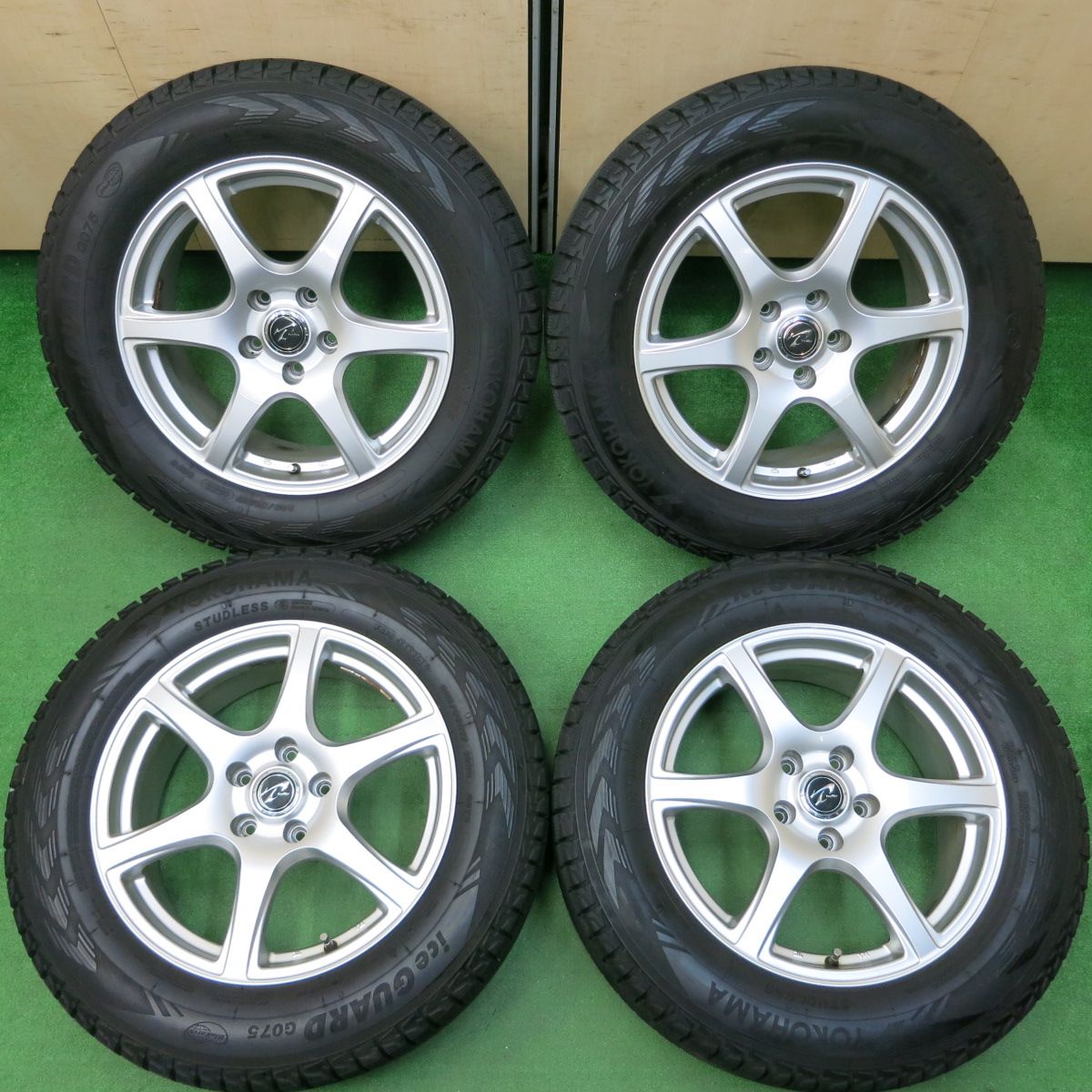 *送料無料*バリ溝！キレイ！9分★スタッドレス 225/65R17 ヨコハマ アイスガード G075 Treffer トレファー 17インチ  PCD114.3/5H★4010807イス