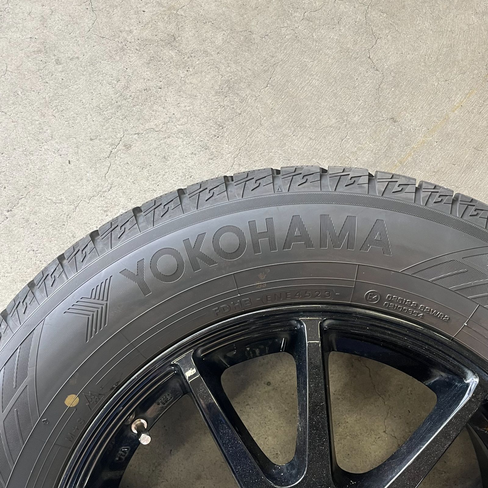 特価】アルファード 215/65/16 スタッドレスタイヤ アルミホイール【B