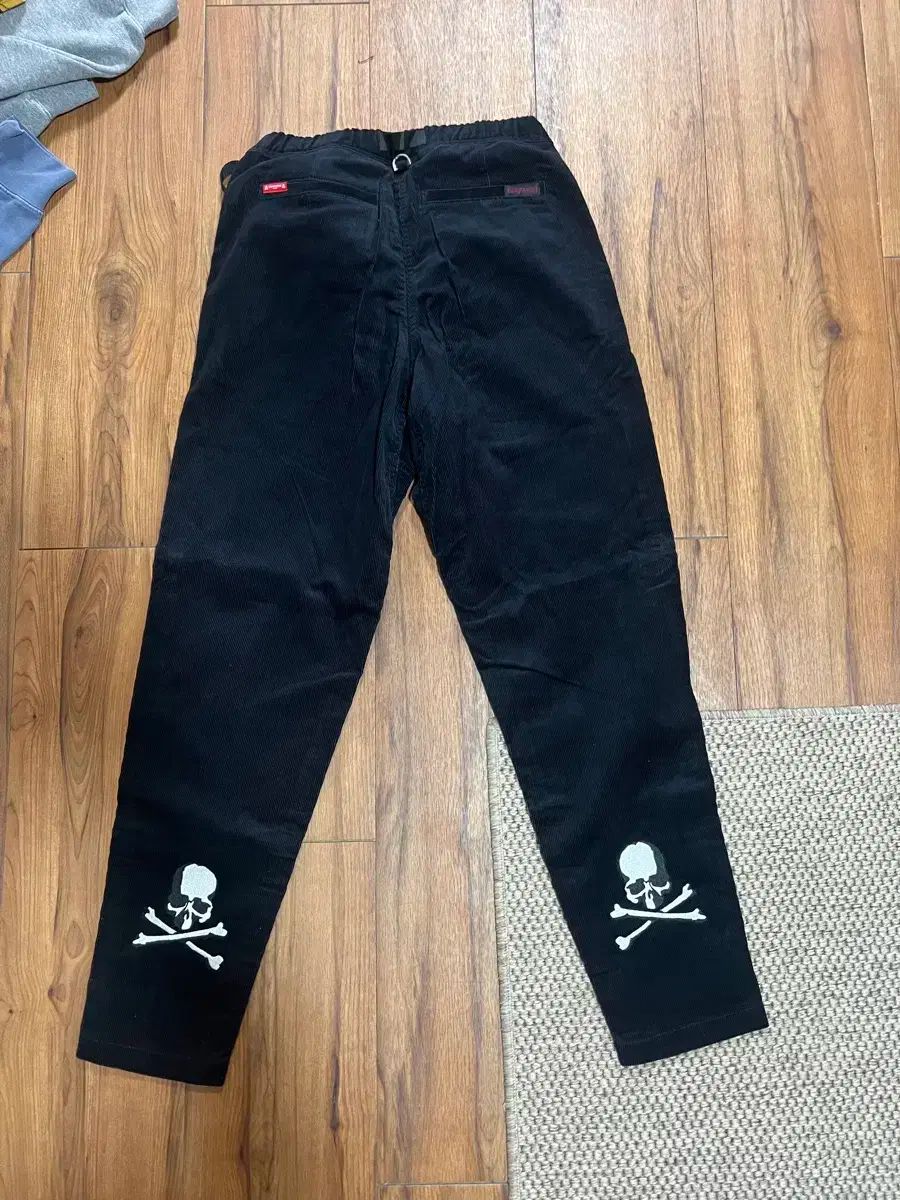 新品同様グラミチ　マスターマインド　コラボ　クライミングパンツ　赤　Lサイズ GRAMICCIのフリマアイテム一覧