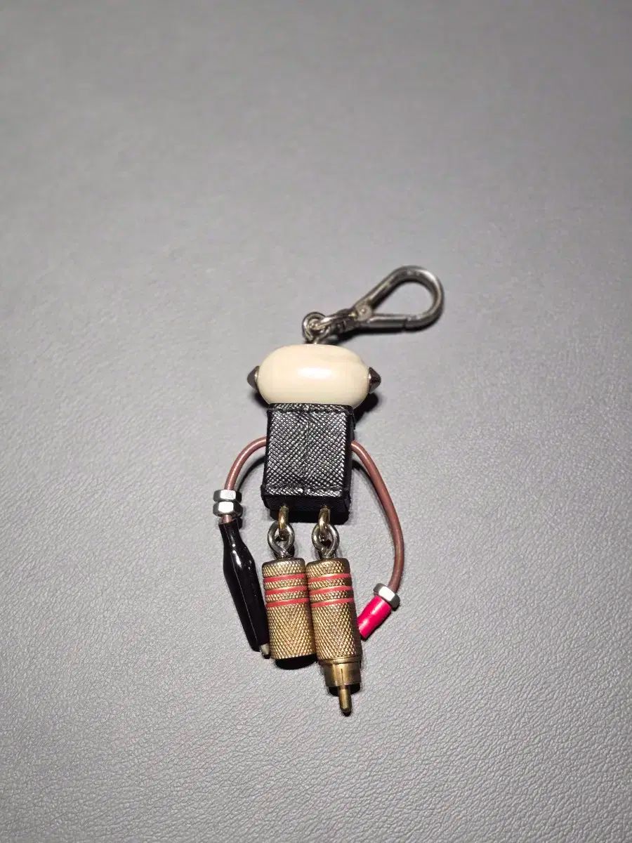 Prada プラダ ロボット エドワード キーリング