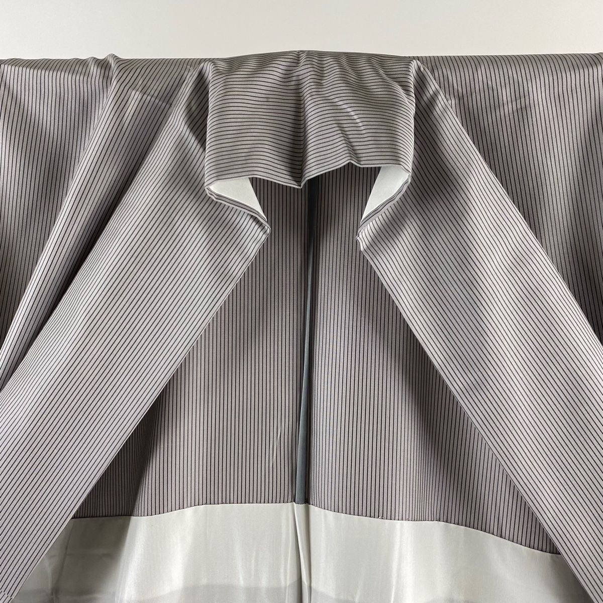 紬 身丈164.5cm 裄丈63.5cm S 単衣 能州紬 証紙 縦縞 灰色 正絹 美品  