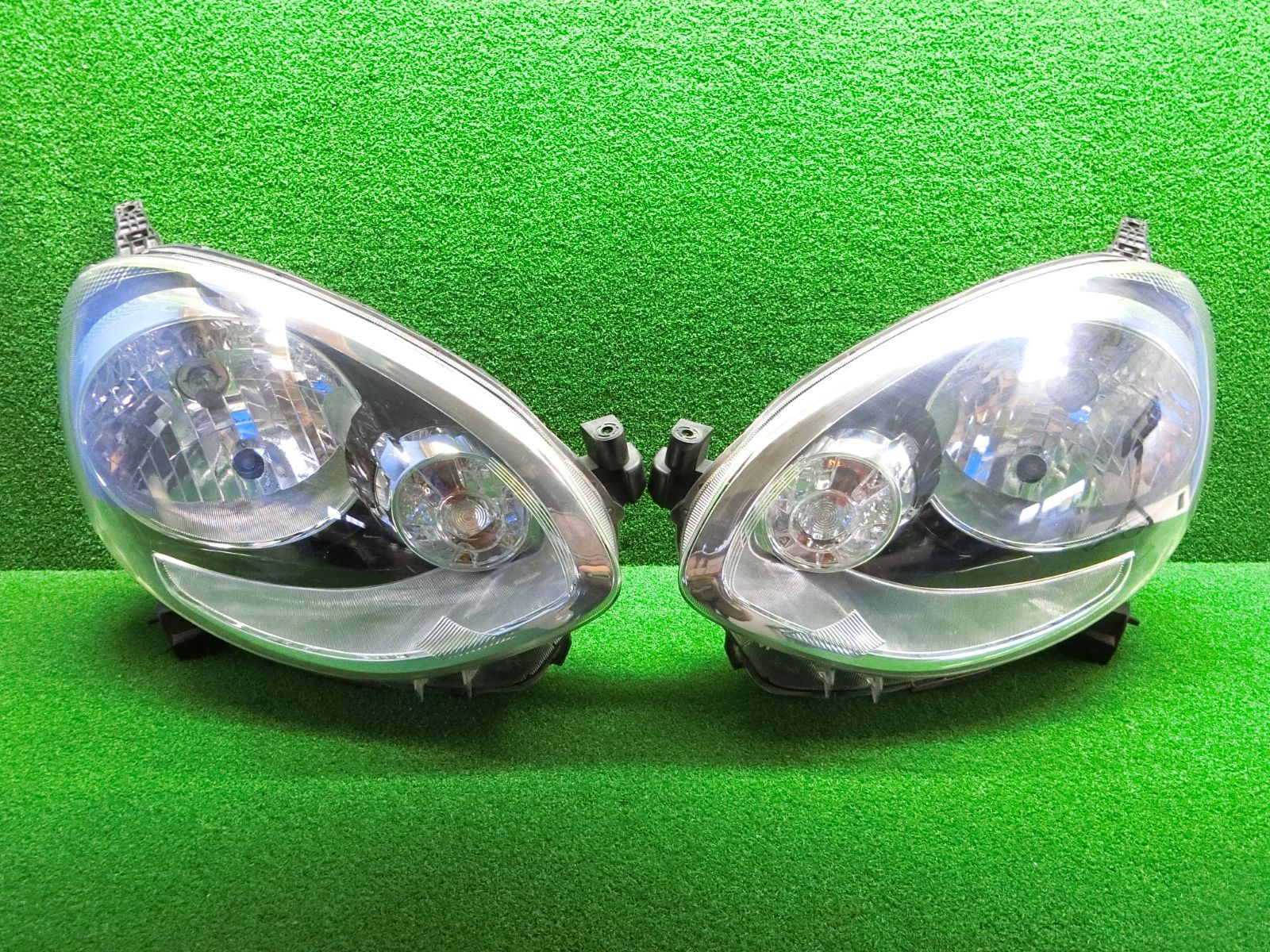 11118 コーティング済 日産 マーチ K13 ヘッドライト 左右セット KOITO 100-17944 研磨済 破損なし