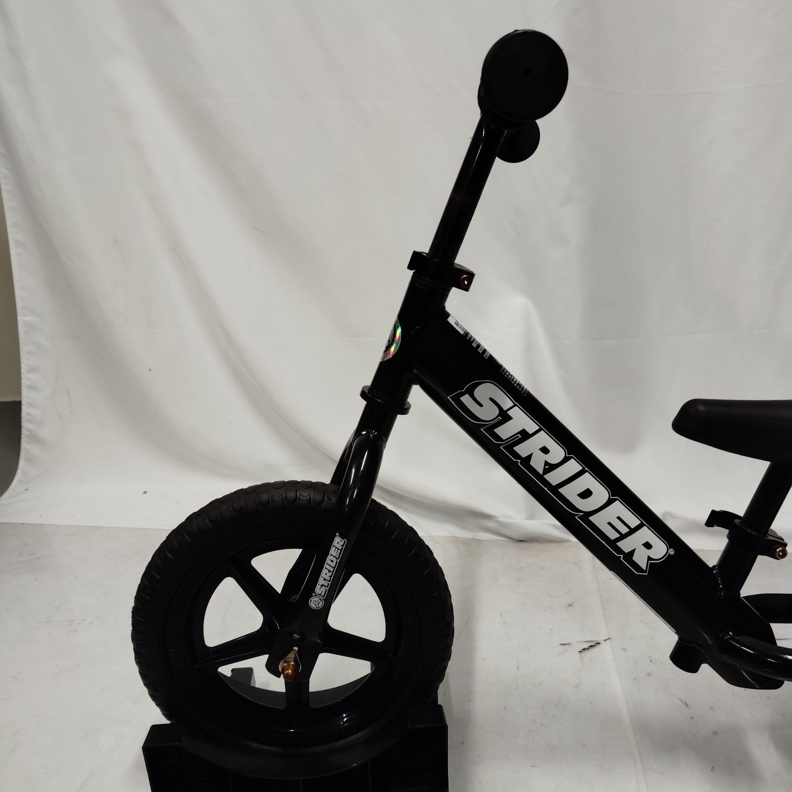 ストライダー スポーツ STRIDER 黒　ブラック STRIDERストライダースポーツモデル 12インチ 黒 STRIDER