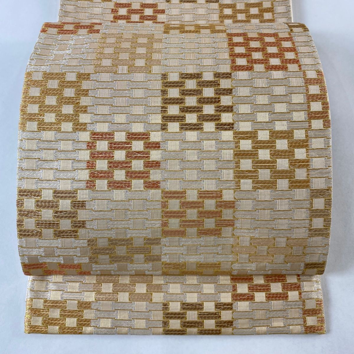袋帯 美品 秀品 変わり市松 幾何学模様 金銀糸 箔 ベージュ 六通