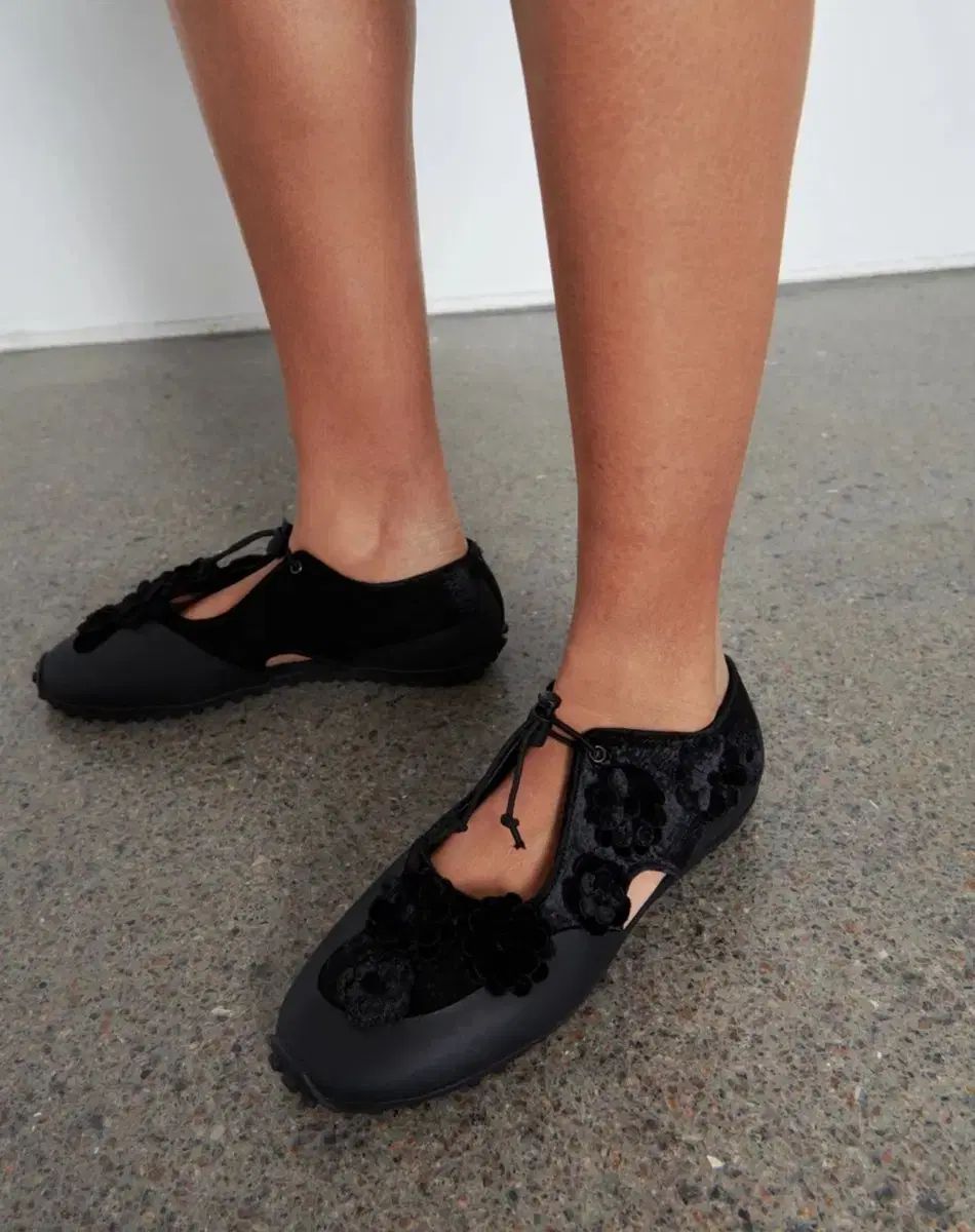 セシリエ Cecilie Bahnsen セシリーバンセン ベロア 黒 フラットシューズ