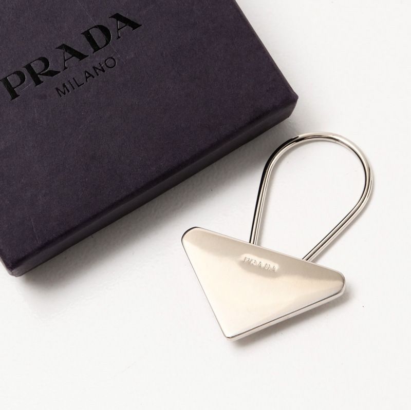 PRADA プラダ キーホルダー 三角プレート トライアングル ロゴ