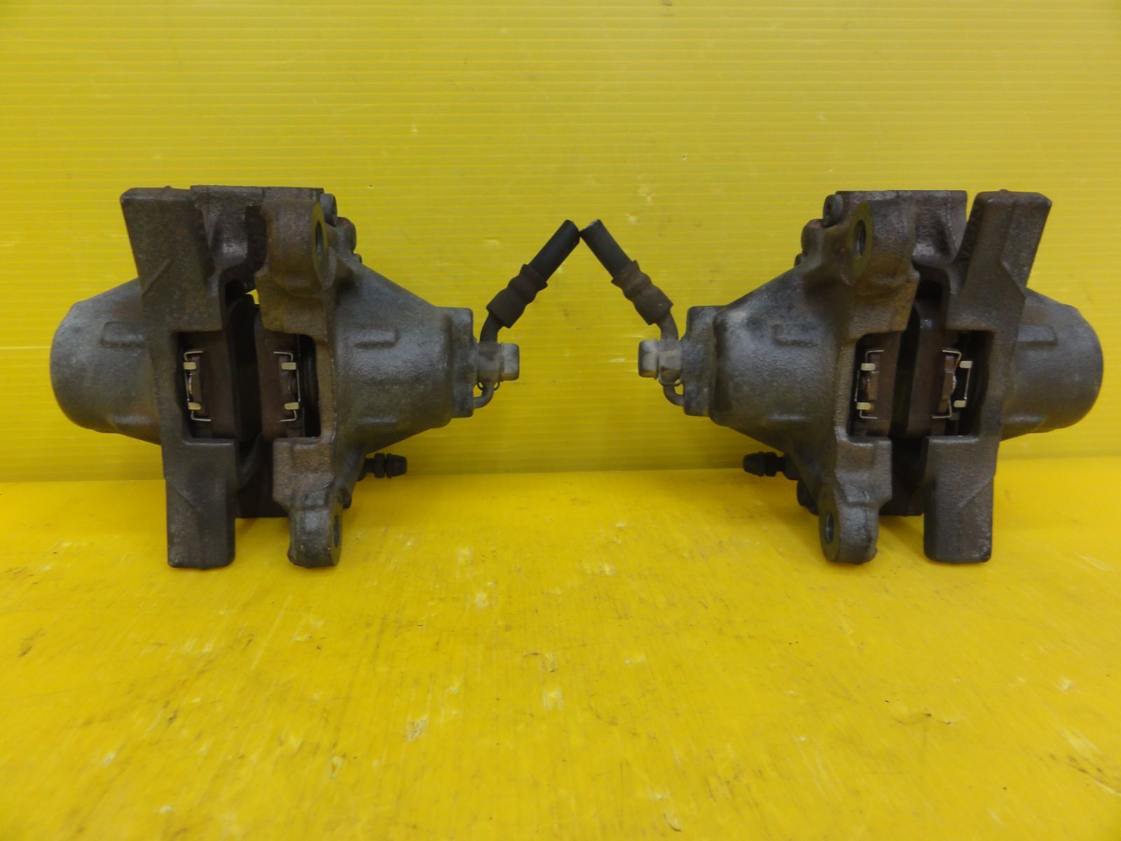 平成13年車 トヨタ JCG10 プログレ リア キャリパー ブレーキキャリパー 左 右 セット 純正 F30672