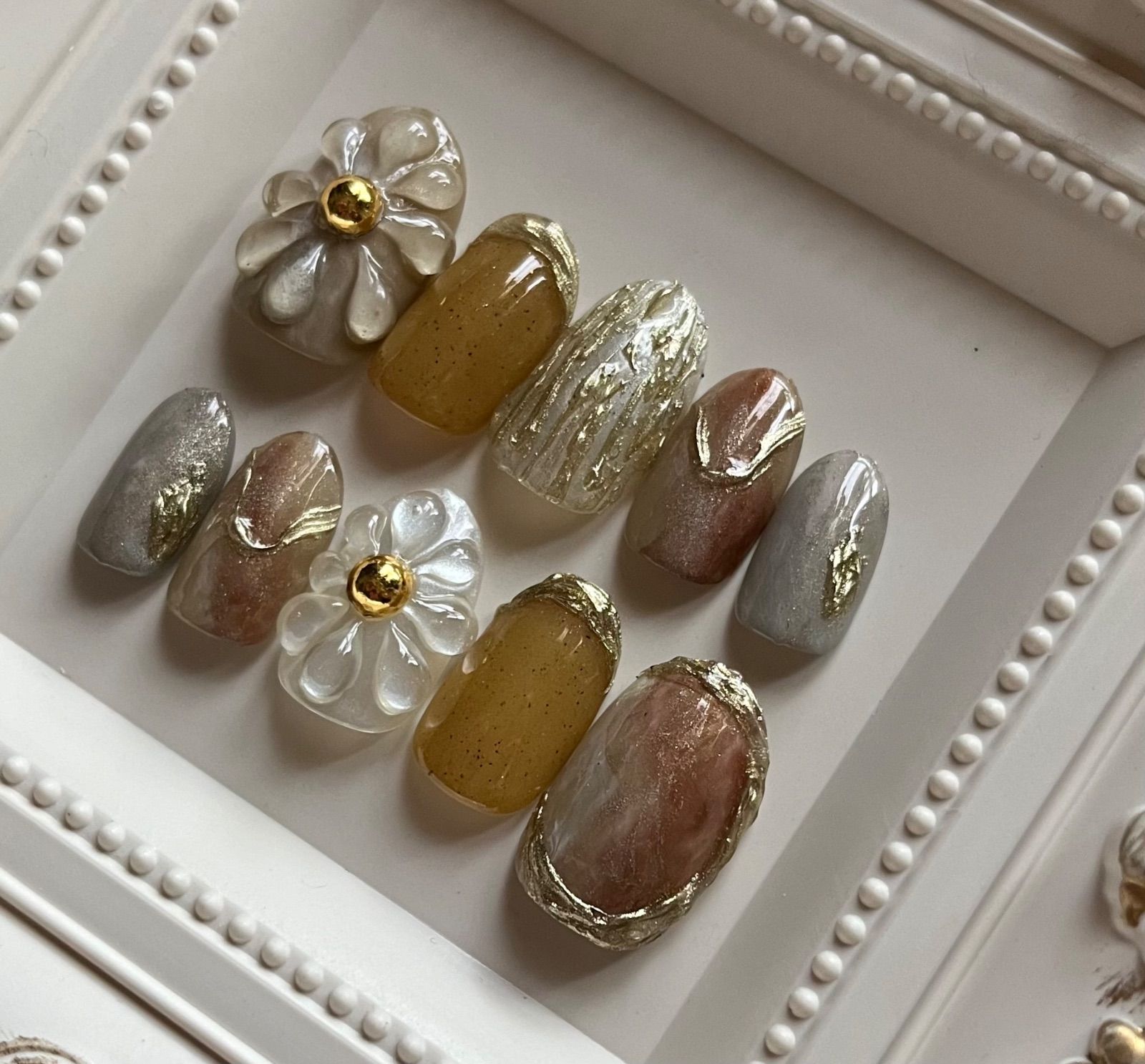 【サイズオーダー】ぷっくりフラワーネイル　ネイルチップ　ニュアンスネイル　モカ ネイルチップ ぷっくりフラワー/ニュアンス ネイルチップ（つけ爪