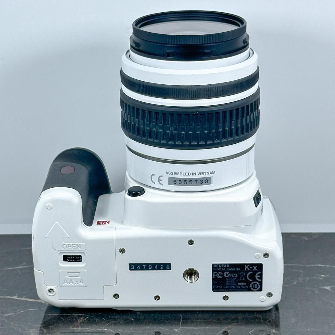 超レア ニューエラ PENTAX K-X ホワイト 単3電池駆動 デジタル一眼レフカメラ ペンタックス KX コンパクトボディ カメラ 動作品 向け 人気モデル レトロデジカメ 交換レンズ対応 人気アイテムお得に購入！