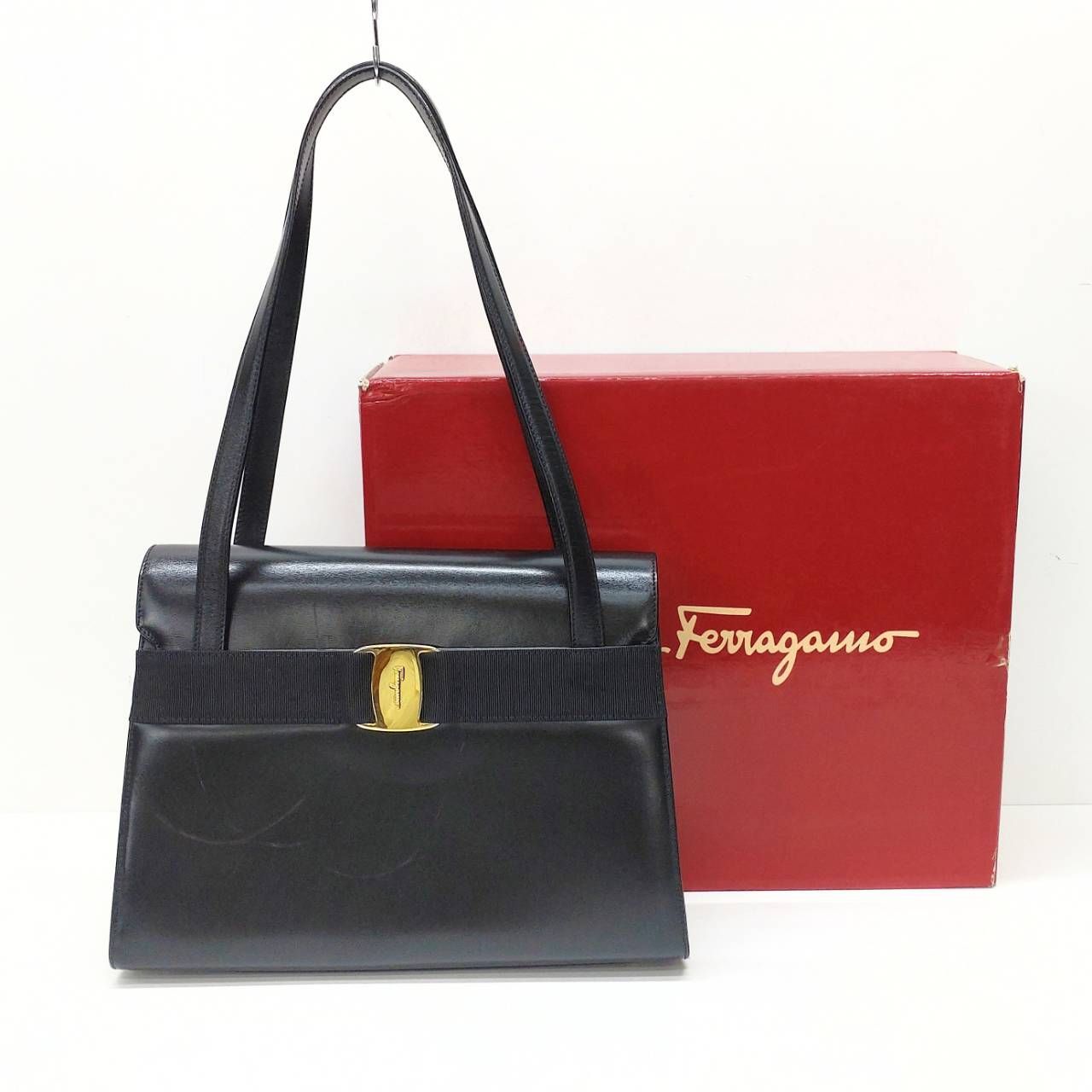 中古 Salvatore Ferragamo サルヴァトーレ フェラガモ ヴァラ ショルダーバッグ ブラック カーフレザー BK-21 7675 肩掛け 黒 レディース