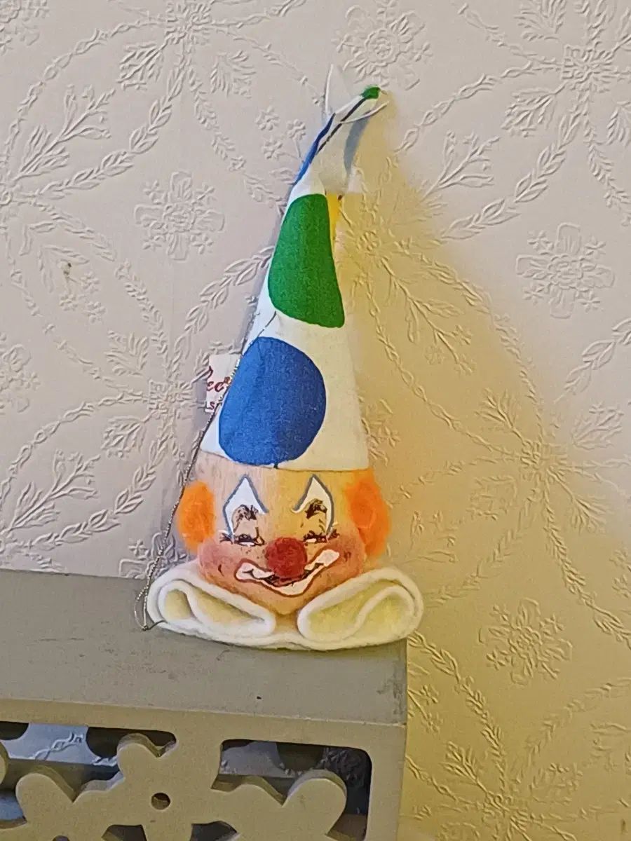 ロイヤルドルトン ニネット 陶器 エレガント ダンス ハンドペイント