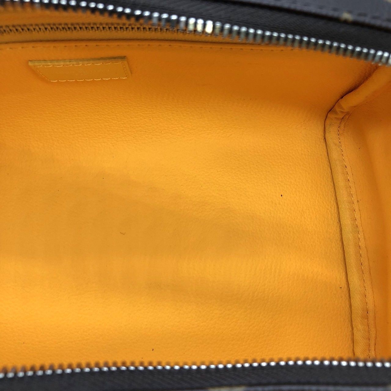 VUITTON ルイ