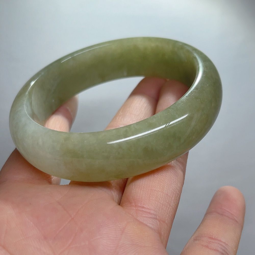 天然本翡翠保証‼️手彫り 根付？天然翡翠保証ペンダントには最適