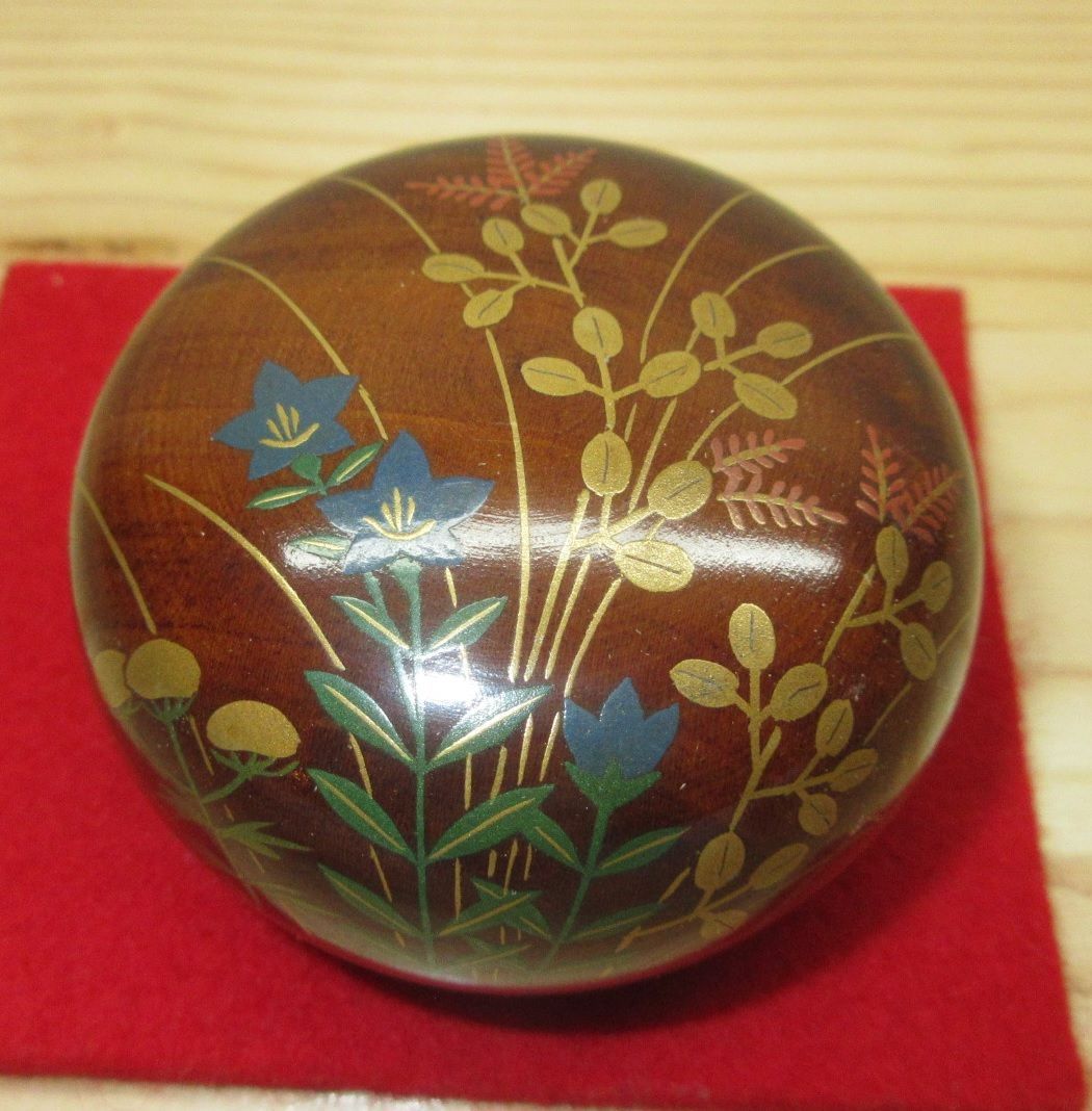 送料込【逢絢亭】茶道具 その他 折敷 菊蒔絵 朱塗 木製 ５枚セット 木箱入り 送料込【逢絢亭】茶道具 その他 折敷 菊蒔絵 朱塗 木製 5枚セット