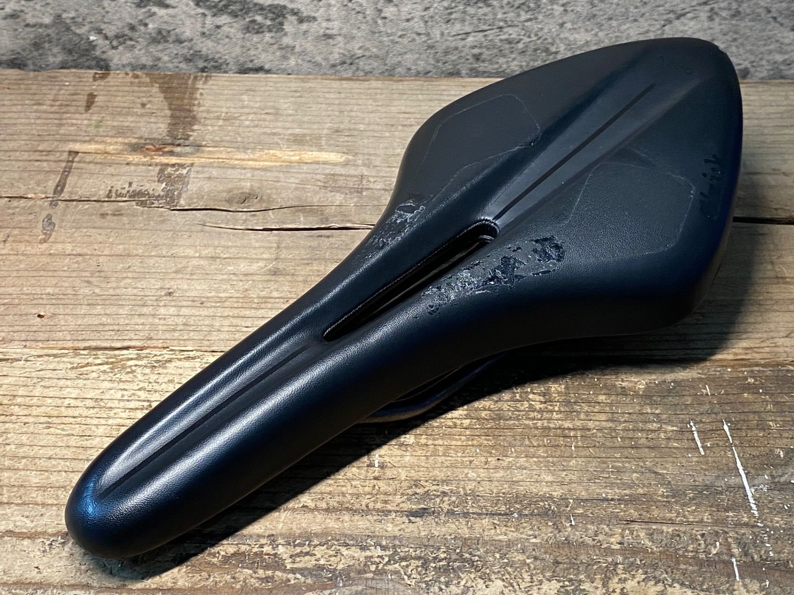 IY548 フィジーク fizik アリオネ ARIONE R3 OPEN サドル 黒 kium