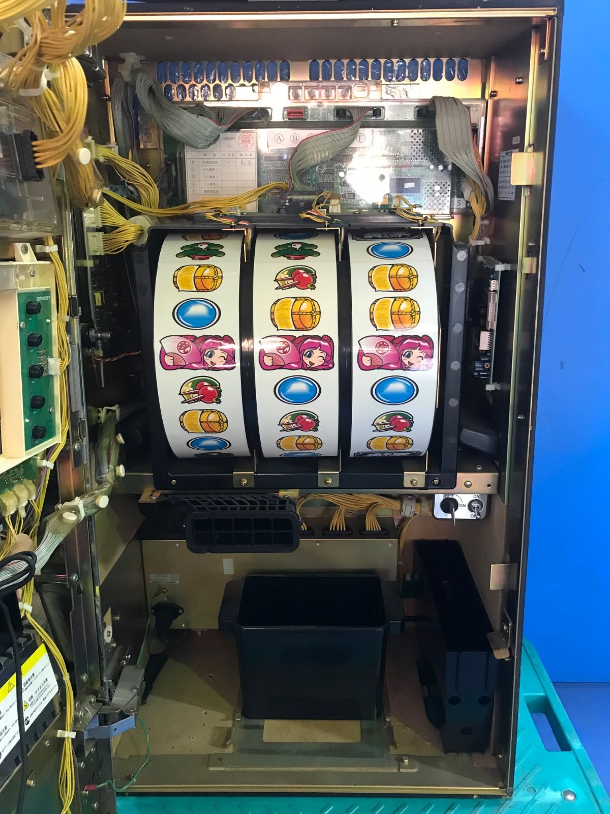 パチスロ実機 吉宗 吉宗パネル 4号機 不要機・ボリューム付き 家庭用電源 パチスロ実機 吉宗 吉宗パネル 4号機 コイン不要機・ボリューム付き