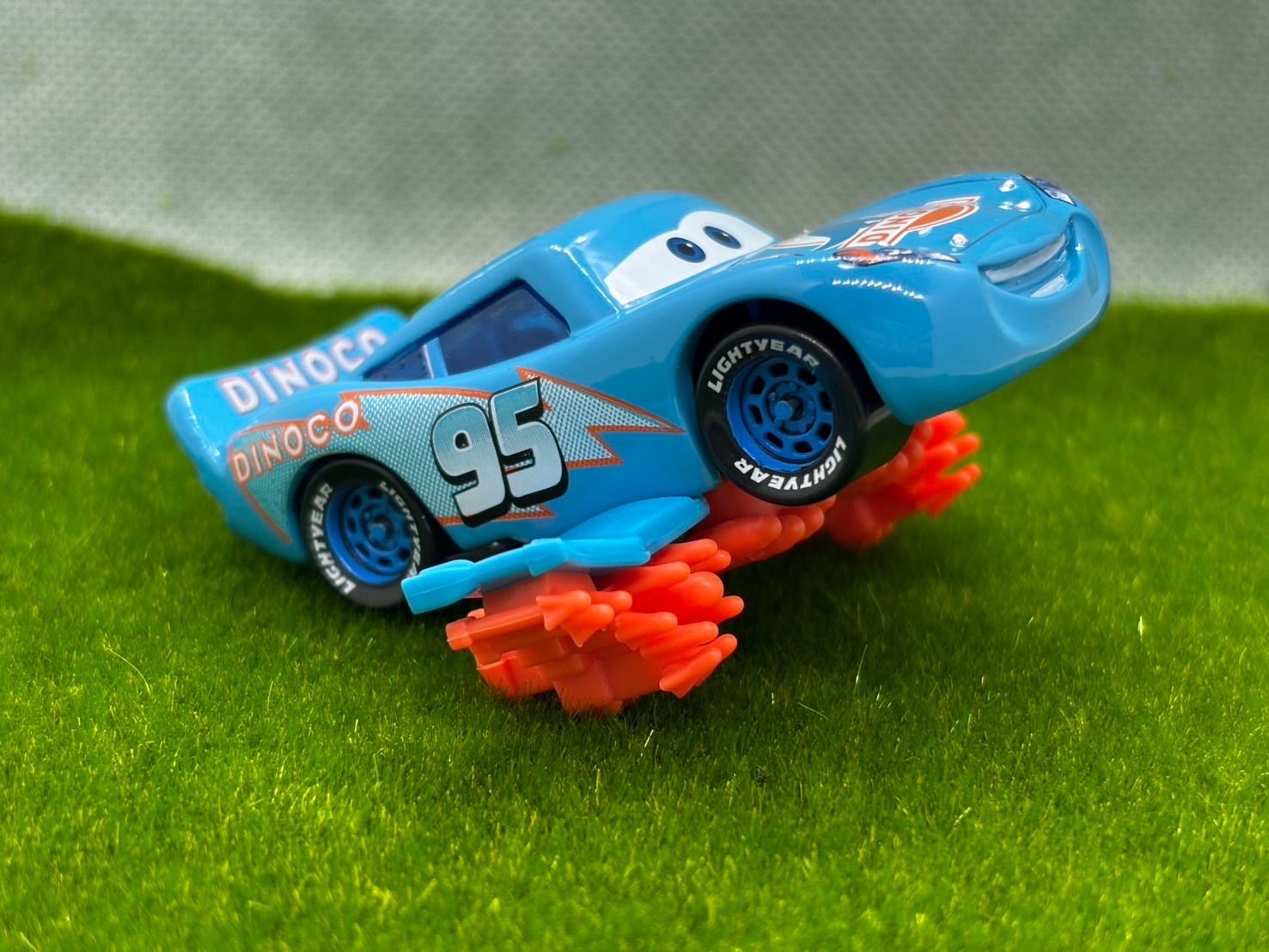 新品】カーズ ライトニングマックィーン ミニカー ミサイル搭載
