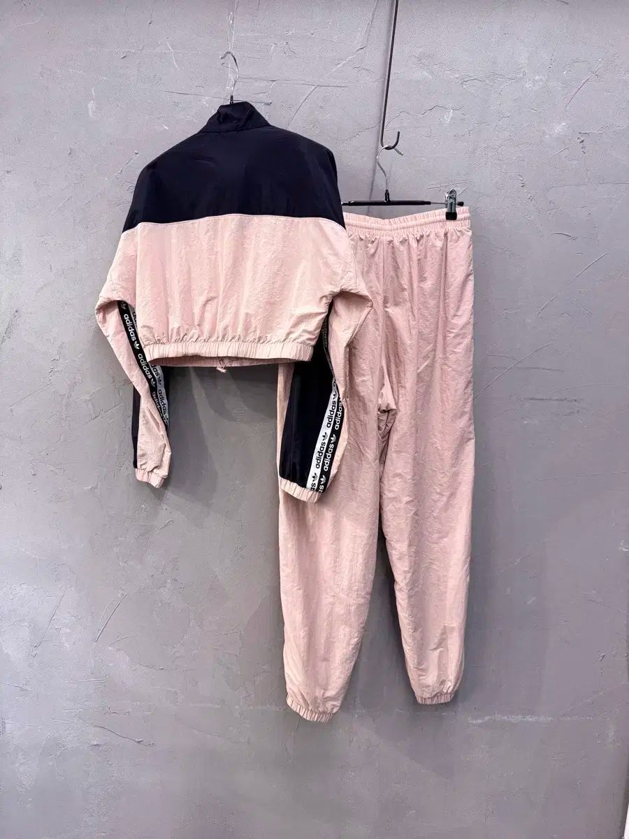adidas アディダス