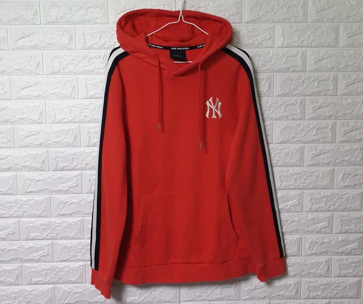 【雷市場（ポンジャン）商品韓国直送】 MLB ニューヨークヤンキース フード付きTシャツ 出品