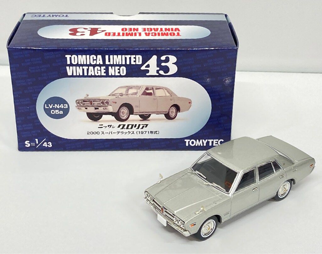 TOMICA LIMITED VINTAGE NEO 43 NISSANグロリア LV-N43-05a 日産グロリア2000スーパーデラックス(銀) | 製品を