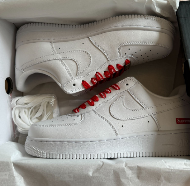 即購入不可！ 新品 ナイキ AIR FORCE 1 × SUPREME スニーカー メンズ レディース