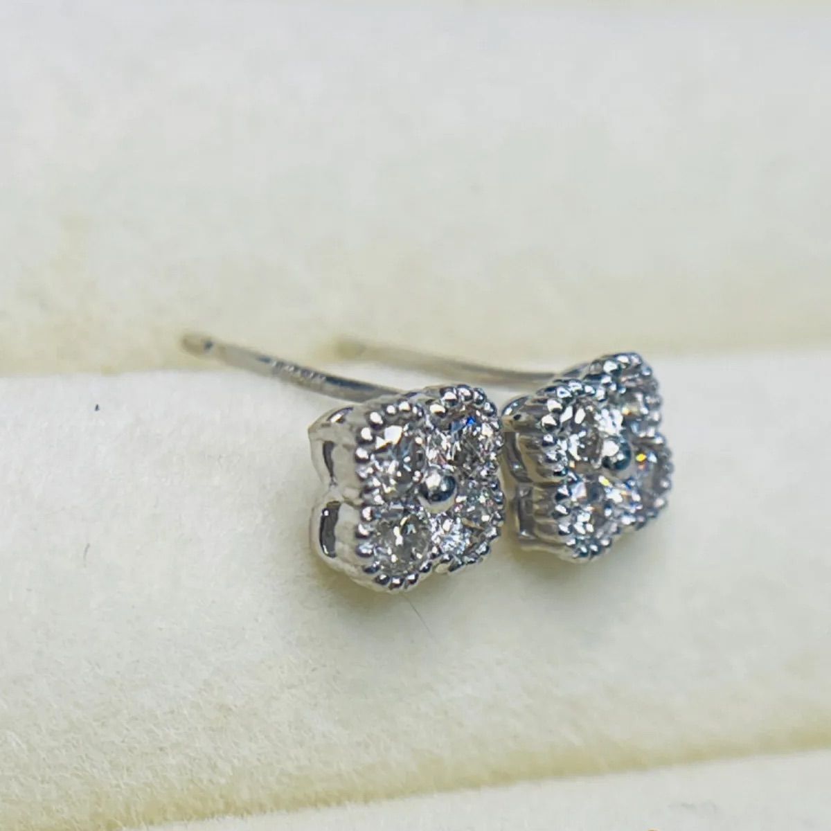 K18WG ダイヤモンド花型 ピアス0.30ct K18WG ダイヤモンド花型 ピアス0.30ct