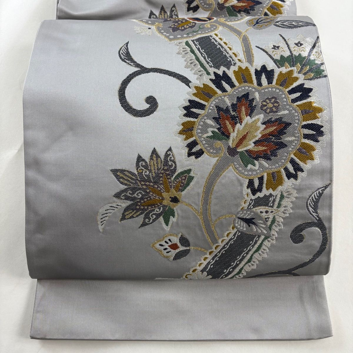 袋帯 美品 名品 草花 花唐草 金銀糸 青灰色 六通 正絹 【中古