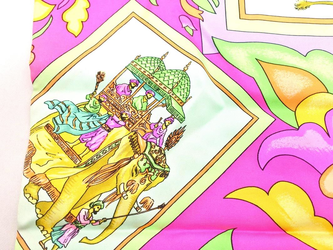 ATELIER VERSACE ヴェルサーチ スカーフ シルク100% 総柄 ATELIER VERSACE アトリエ ヴェルサーチ シルク100% 総柄 大判