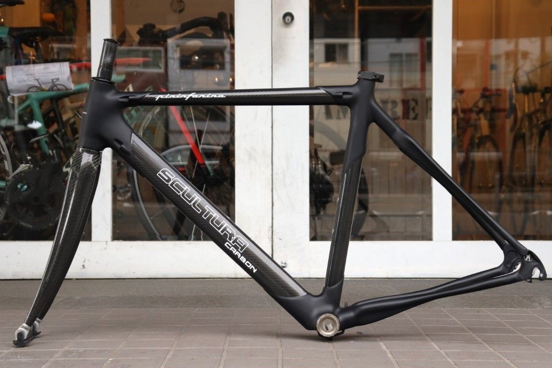 スクルトゥーラ カーボン ピニンファリーナ SCULTURA CARBON