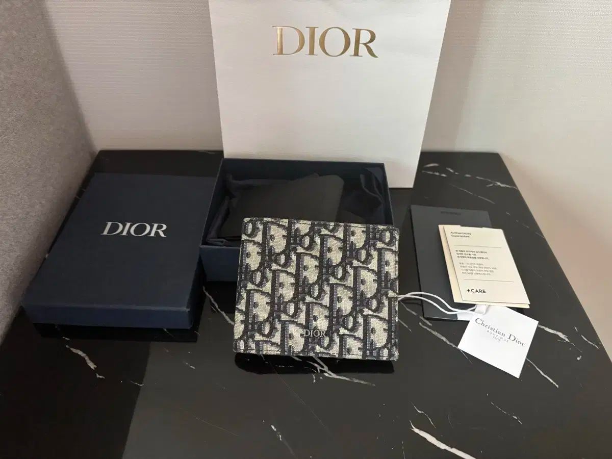 Dior ディオール 二つ折り財布 クリームボード 付属品完備