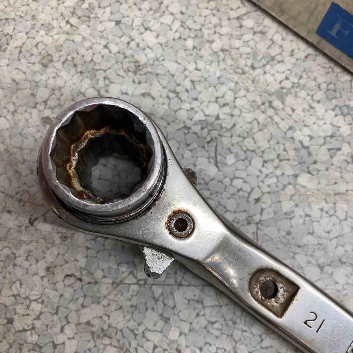 スクリューウェッジ