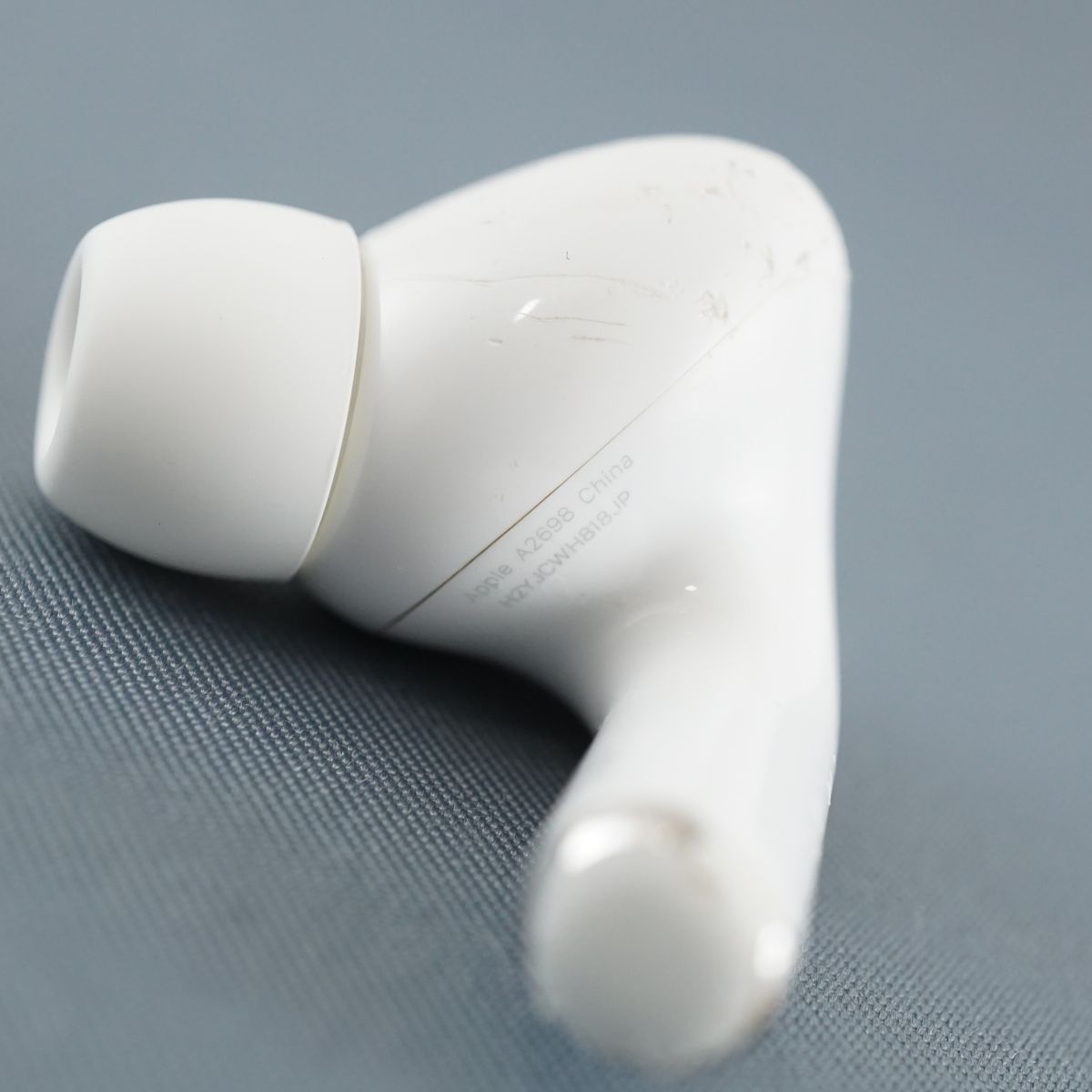 Apple AirPods Pro 2 右イヤホンのみ 品 エアーポッズ プロ R 片耳 右耳 第二世代 A 2698 MQD 83 J Lightning V 0679