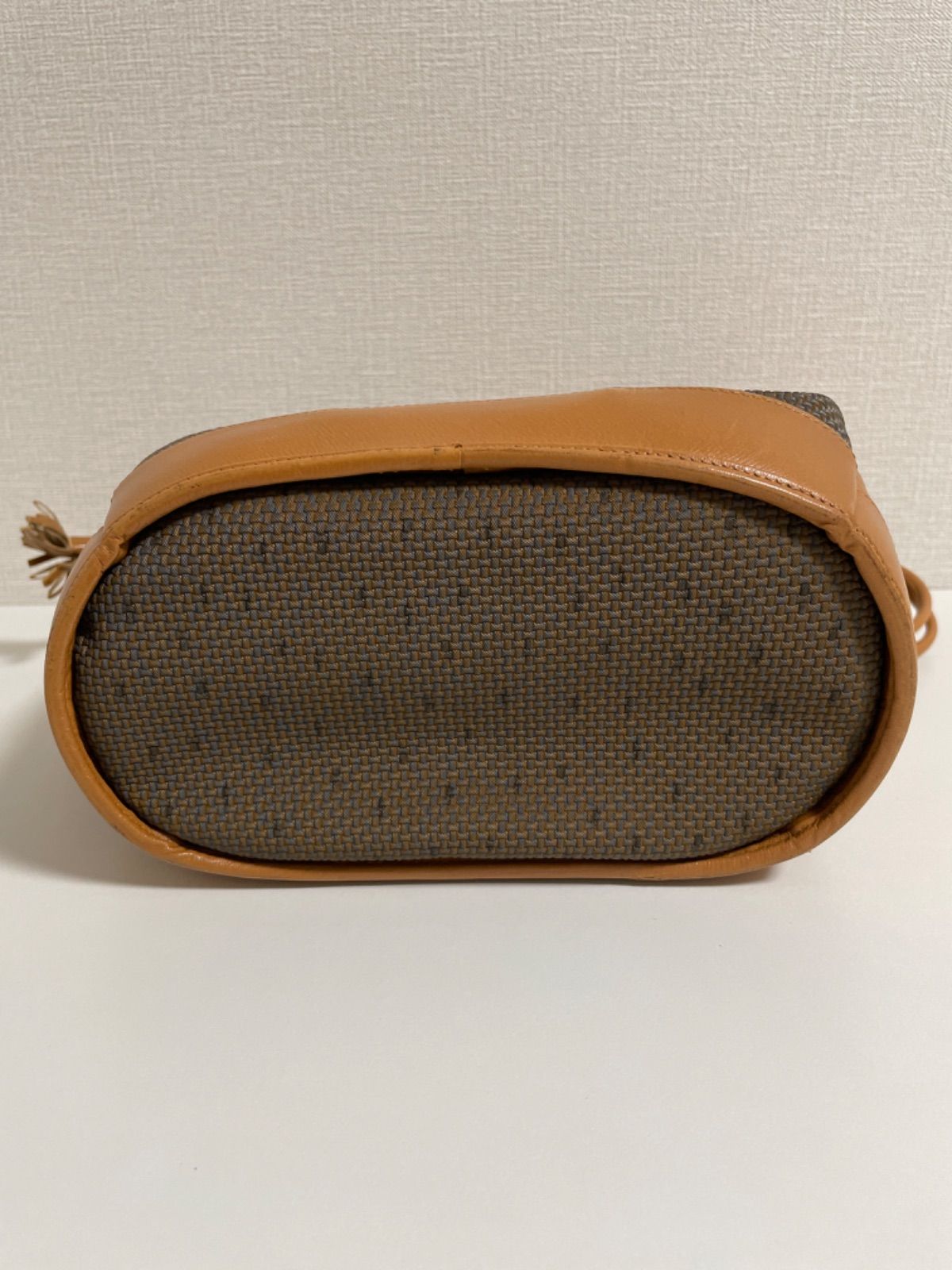 お値下げ］未使用　イヴ・サンローラン　レザー巾着　ショルダーバック　ヴィンテージ 54d9474336351b6dbcfdfccd7e757c