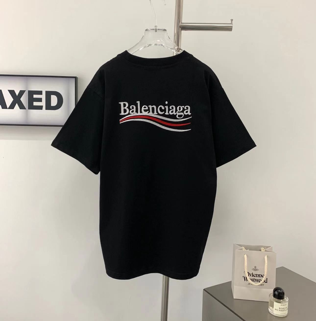 Balenciaga カジュアルルーズラウンドネックメンズ レディース半袖Tシャツ Balenciaga Ｔシャツ ディオール 男女兼用