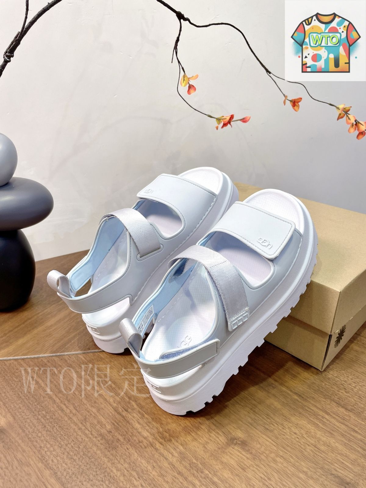 UGG マジックテープ 厚底サンダル04-QV42 - メルカリ