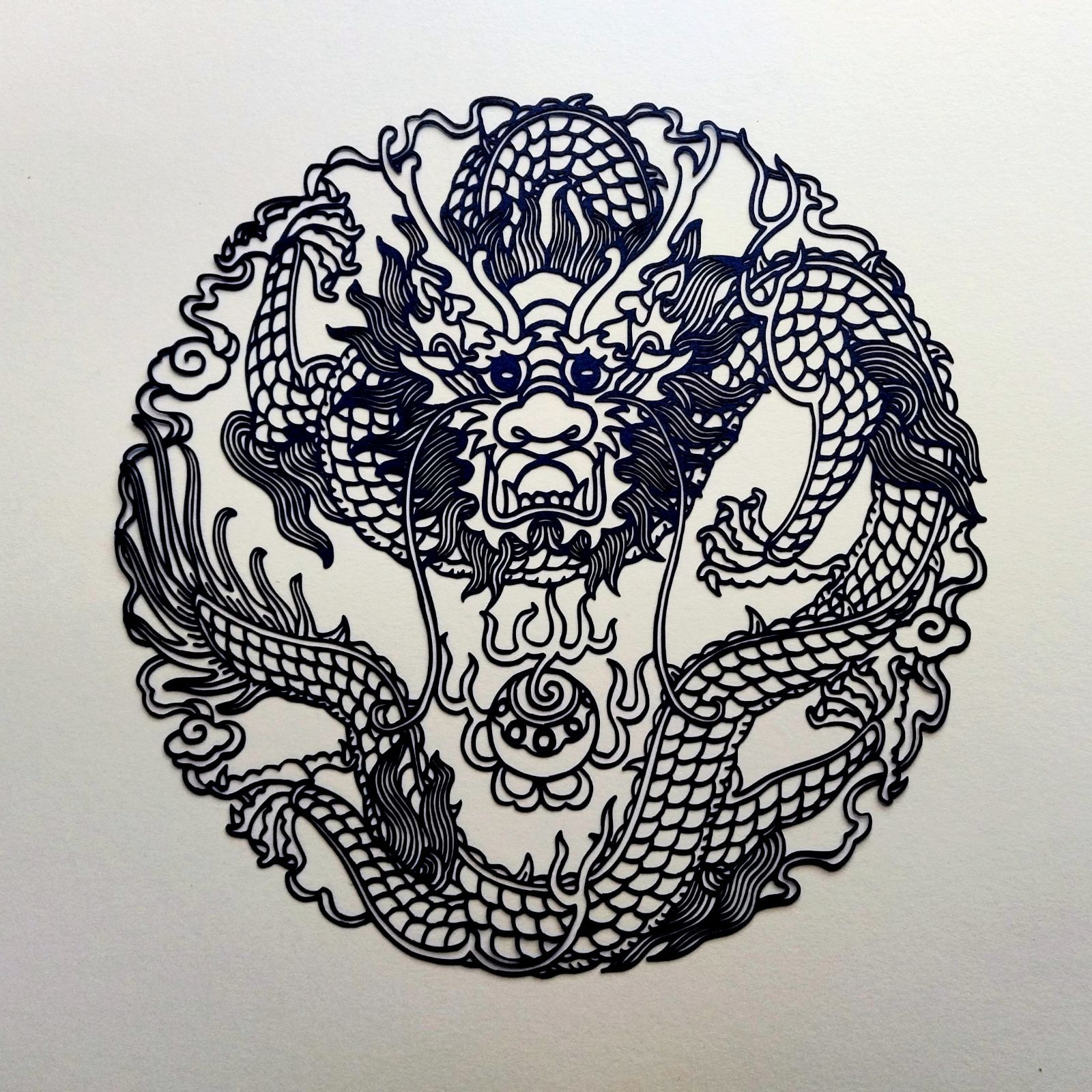 切り絵 正面龍 切り絵のみ - メルカリ