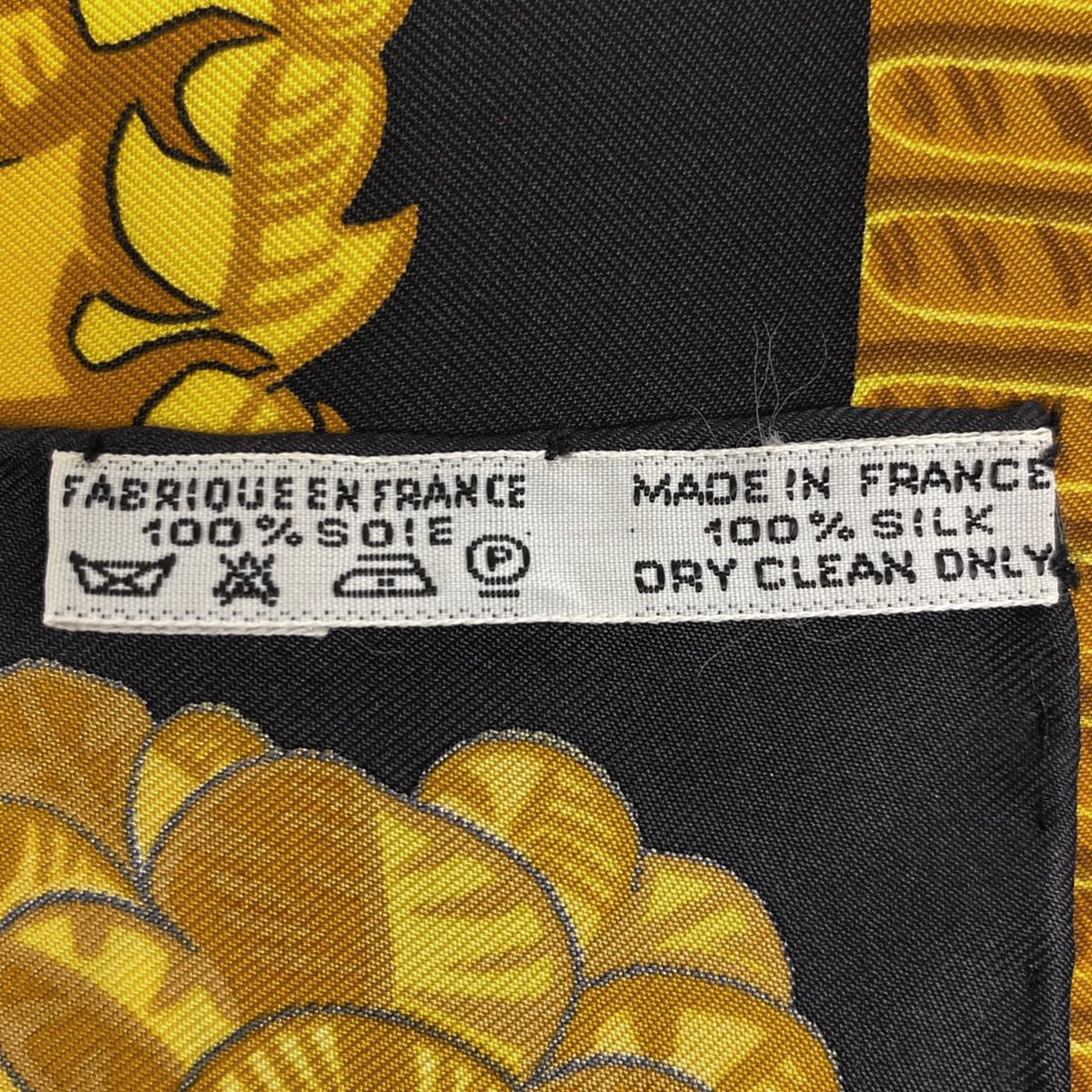 最終値下げ‼️エルメス　スカーフ　ARMETS en PANACHE Hermès “Armets en Panache” Carre Black & Gold 100% Silk