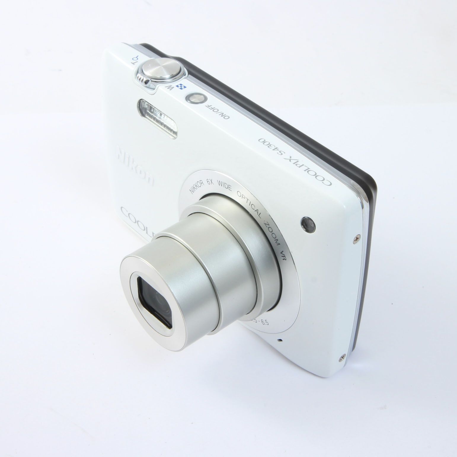 ホワイト コンパクトデジタルカメラ