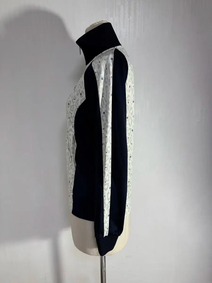 トラックトップス